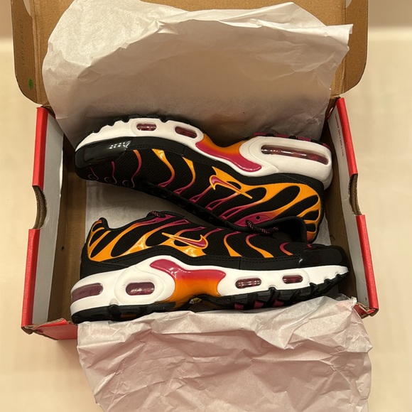 Nike Air Max Plus Running Shoes - Picture 9 of 9